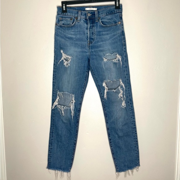 Levi’s Wedgie Rigid Denim Jeans Size 25 Distressed Raw Hem Light Wash Rip Torn - Picture 1 of 9